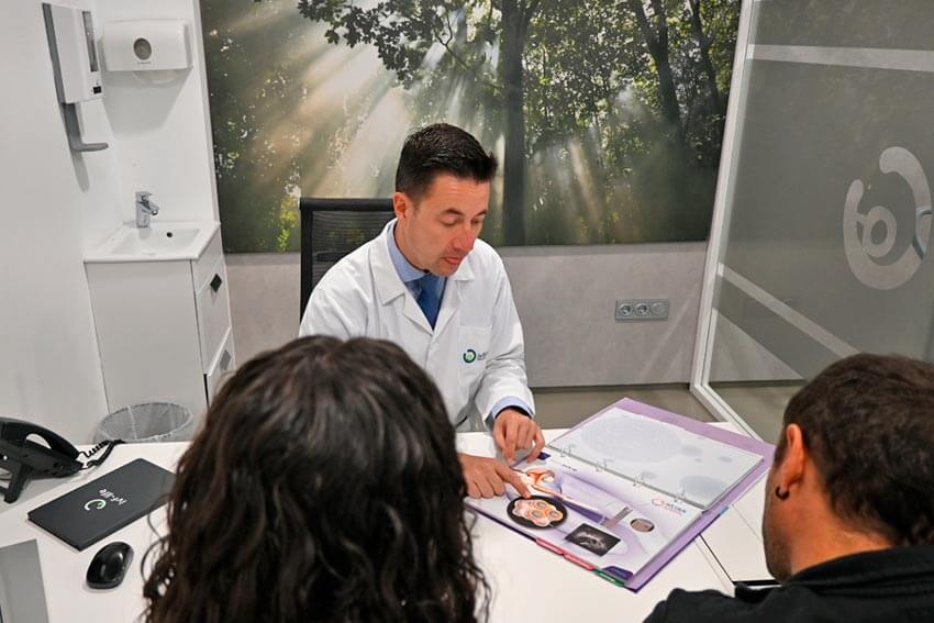 Coppia eterosessuale in consulenza IVF-Life