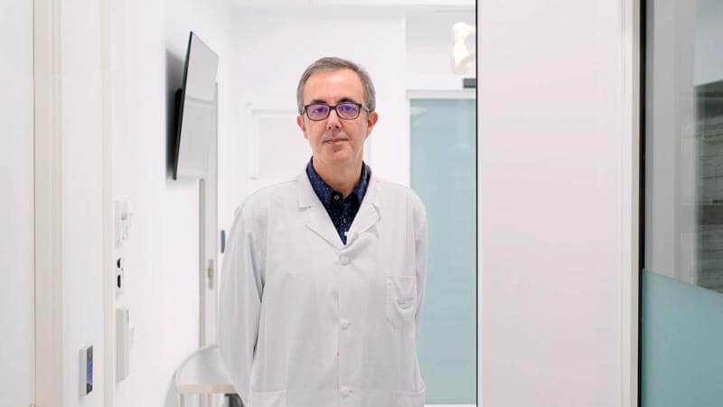Dr. Izquierdo hablando de los tratamientos de fertilidad en verano