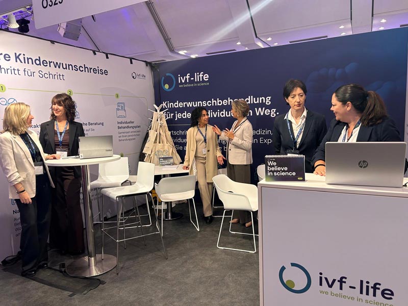 Das IVF-Life-Team am Stand „Wunsch nach einem Baby“ in Köln