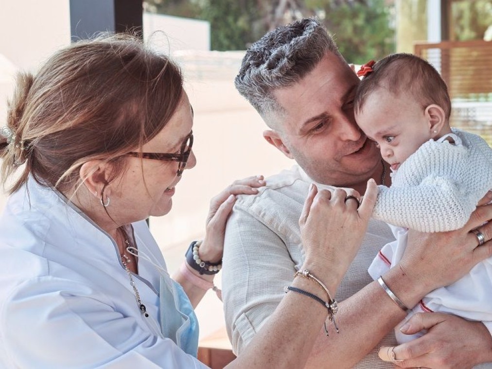 Bikotea, gurasoak enbrioi adopzioaren bidez