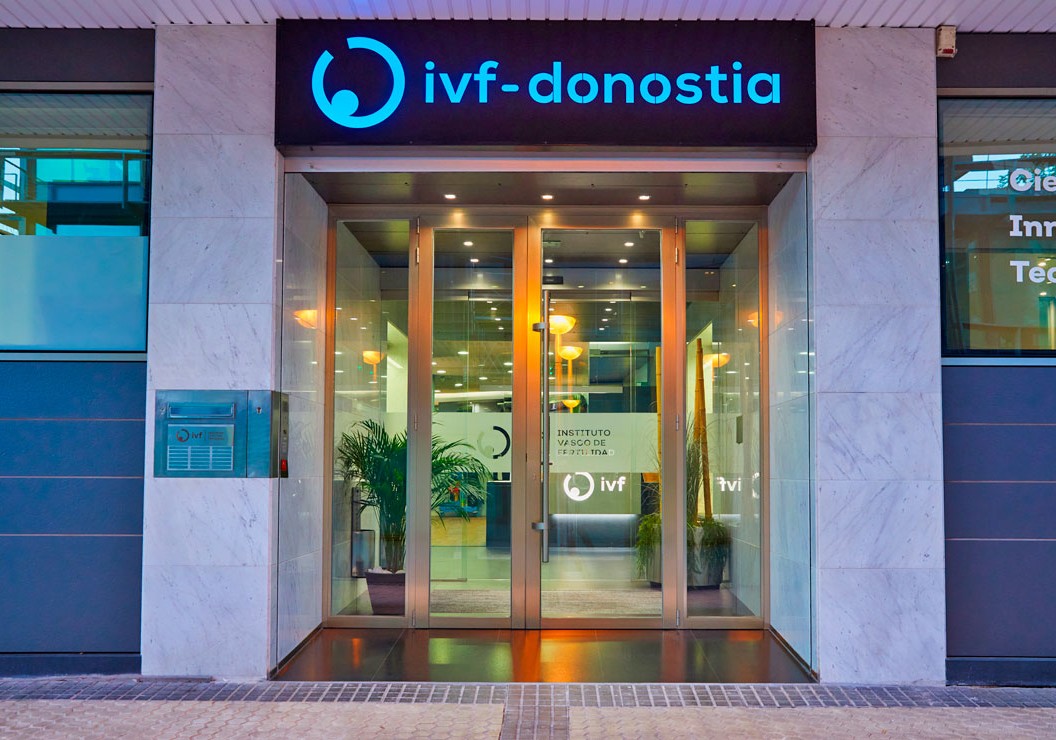 Entrada del Instituto Vasco de Fertilidad IVF-Life Donostia