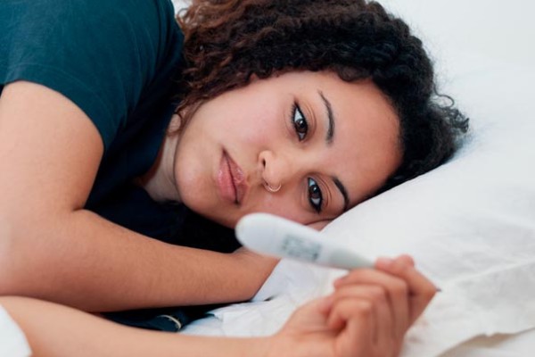 Mujer en periodo de betaespera después de fiv
