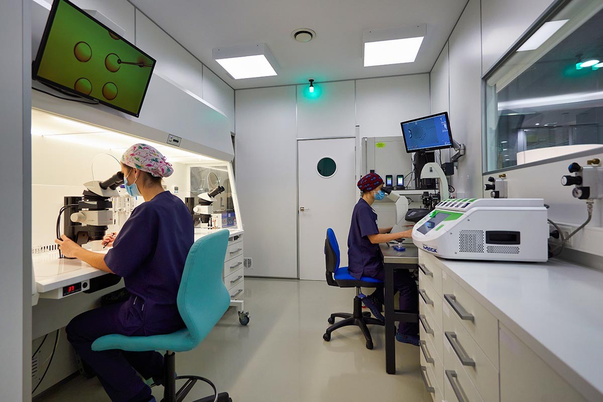 Laboratorio de IVF-Life donde se analiza la infertilidad por obesidad