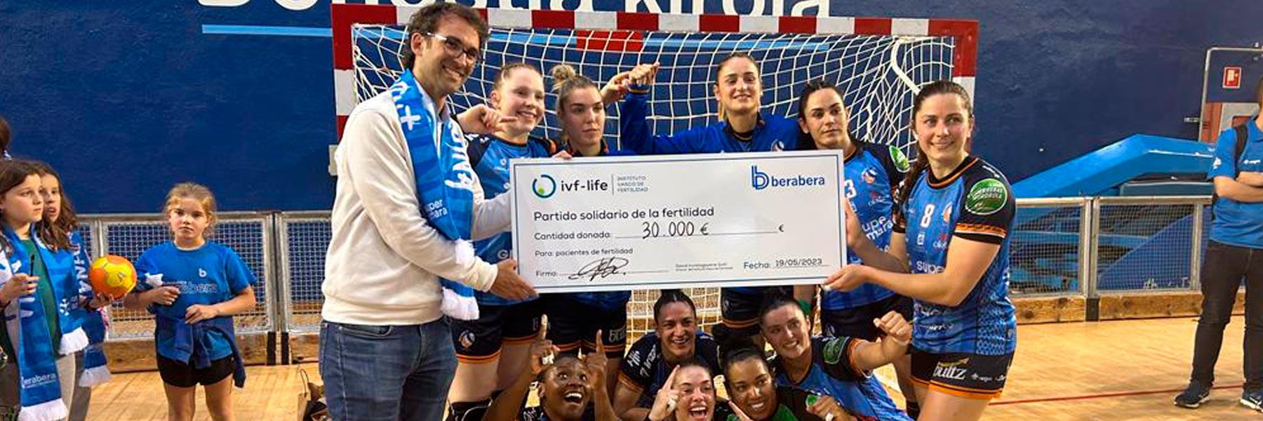 IVF-Life Donostia y equipo de balonmano