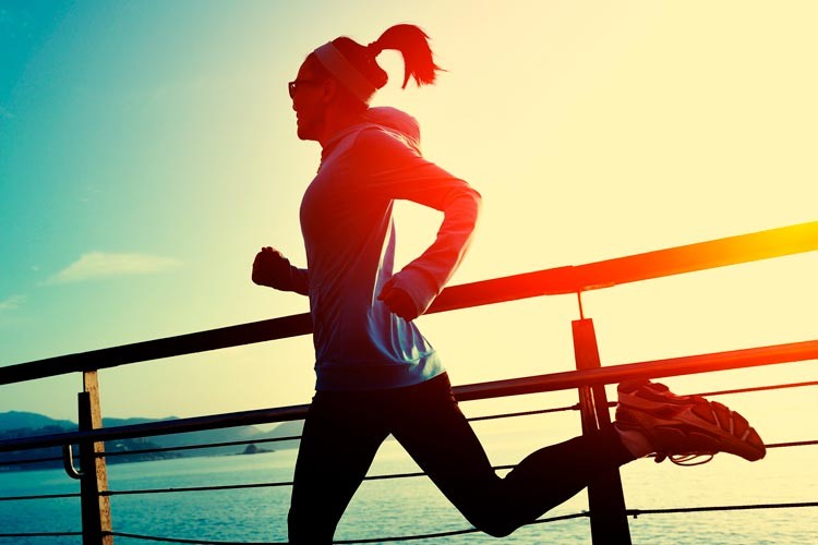 Mujer corriendo la carrera de infertilidad
