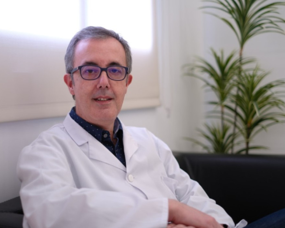 Dr. Manuel Izquierdo respondiendo preguntas frecuentes de madres solteras