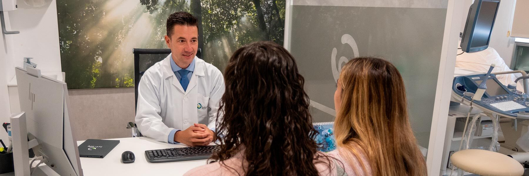 Consulta de fertilidad en IVF-Life de pareja de mujeres