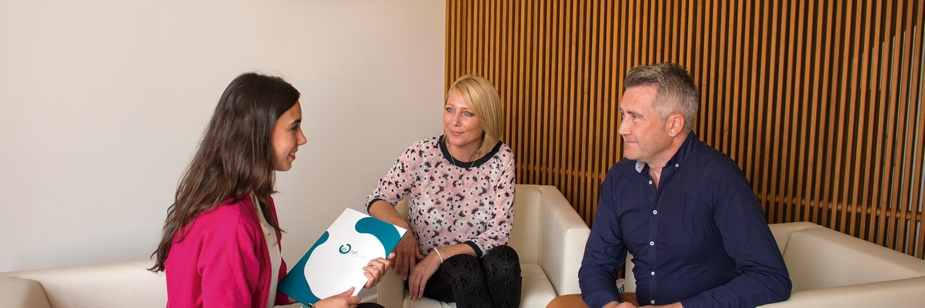 Pareja en consulta de IVF-Life